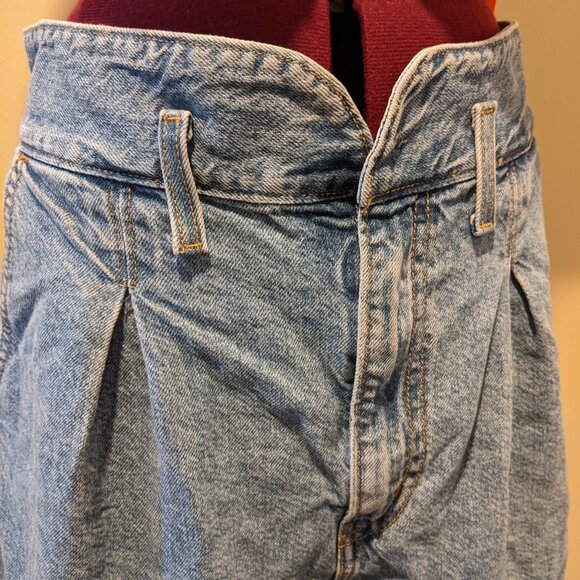 LEVI’S Women’s Denim washed blue Shorts – Size 31 – Relaxed A-Line Silhouette - Picture 5 of 16